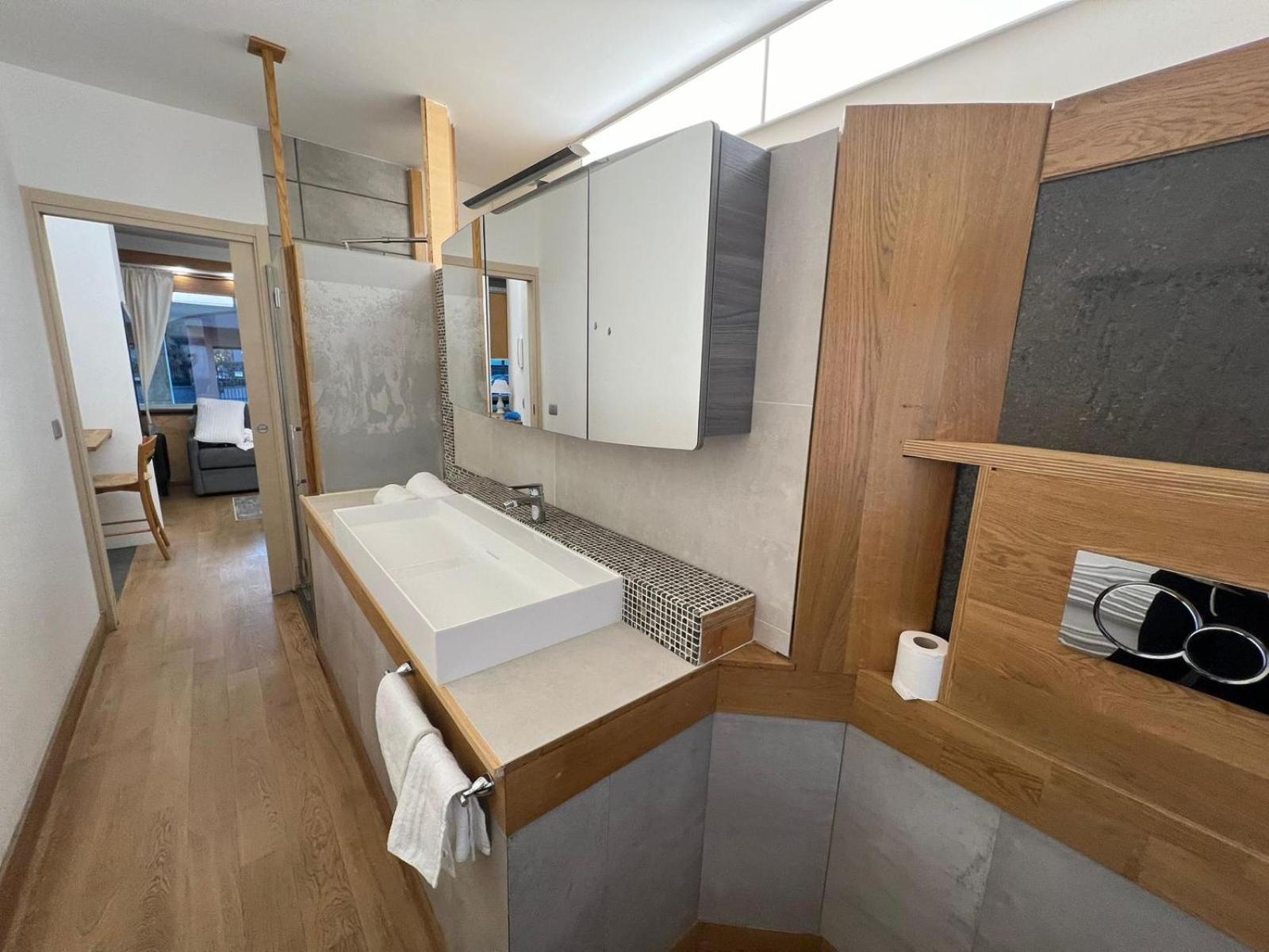 "R&P Apartment", Short Term Stay, Elegant Design, Bisceglie Metro Station, Easy For San Siro And Fiera Milano, Free Parking Exterior foto